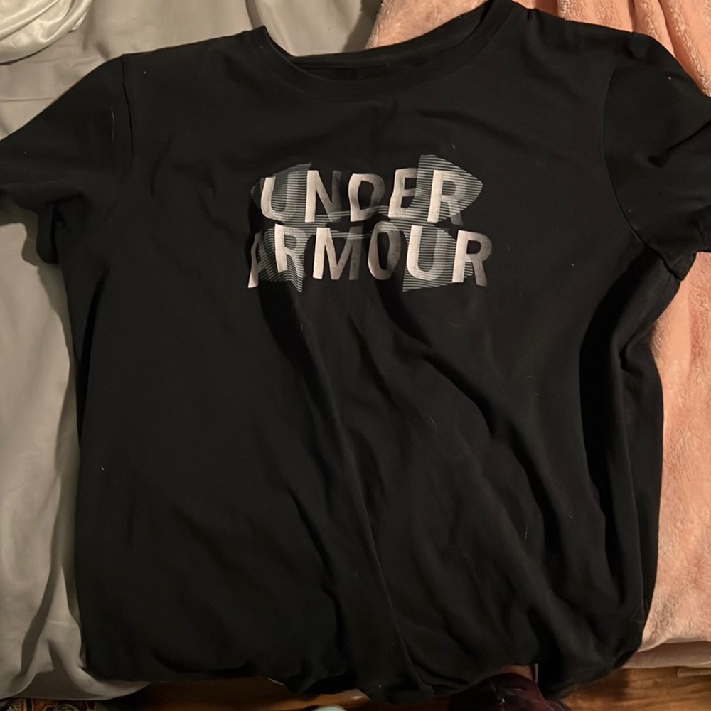 black under armour shirt